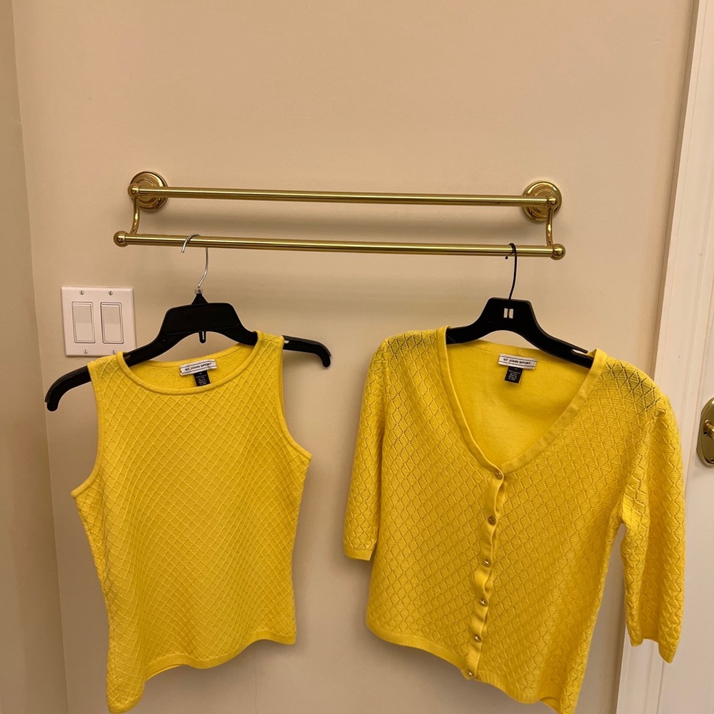 St . John 2 piece Top sweater Cardigan set size XS P